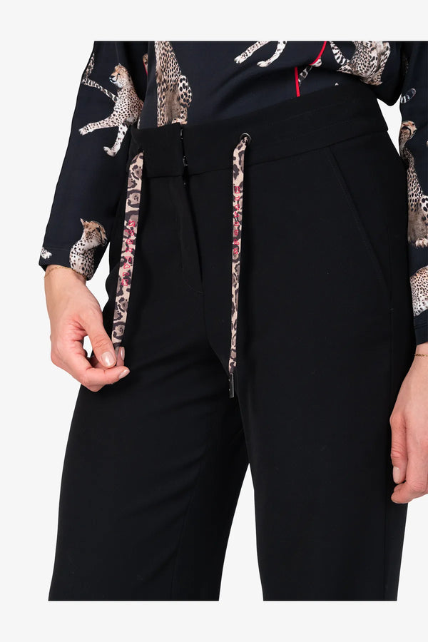 Hose mit eleganter Silhouette 06
