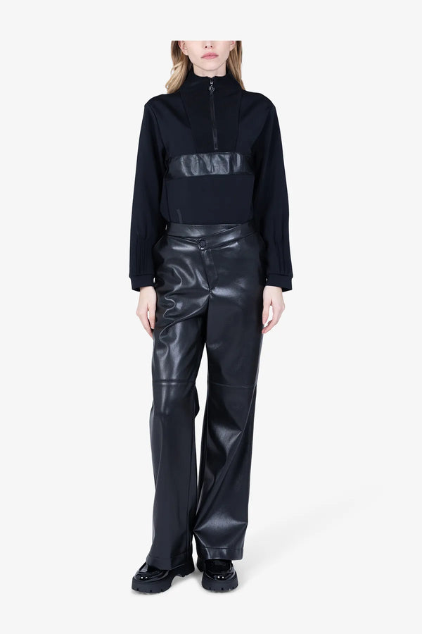 Kunstlederhose mit asymmetrischem Bund 03