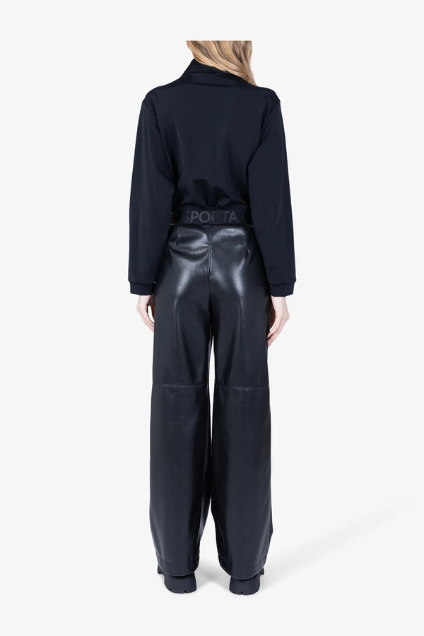 Kunstlederhose mit asymmetrischem Bund 05