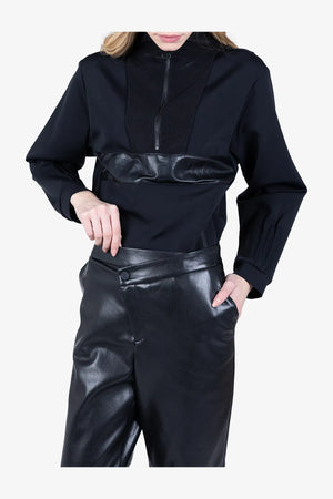 Kunstlederhose mit asymmetrischem Bund 06