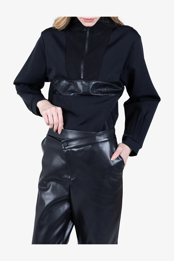 Kunstlederhose mit asymmetrischem Bund 06