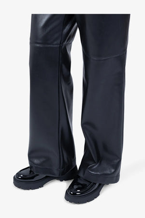 Kunstlederhose mit asymmetrischem Bund 07