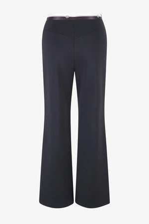 Schlupfhose mit feinem Saumschlitz 02