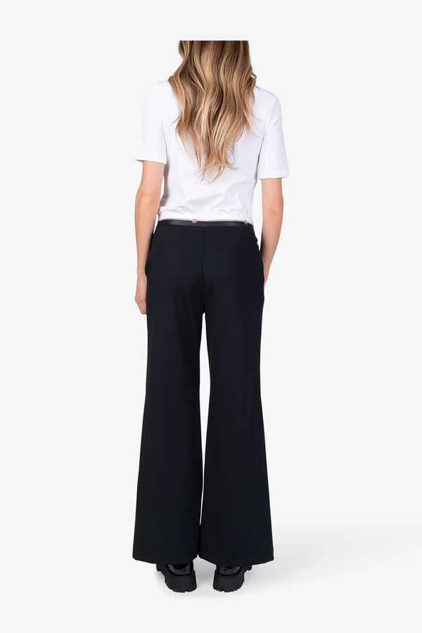 Schlupfhose mit feinem Saumschlitz 05