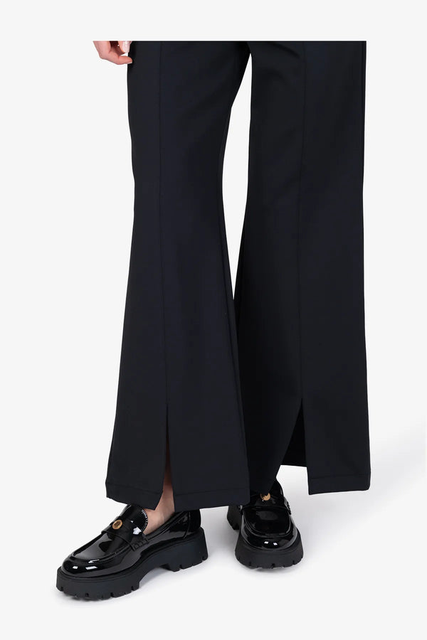 Schlupfhose mit feinem Saumschlitz 07