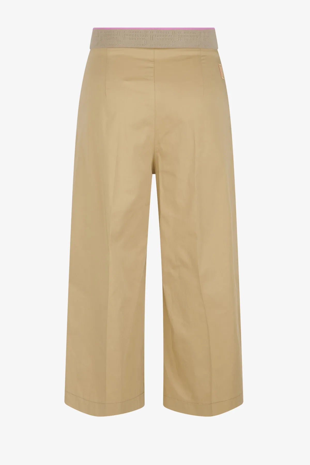 Hose mit eleganter Linienführung 02