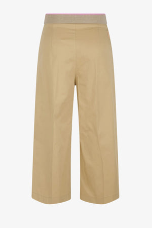 Hose mit eleganter Linienführung 02
