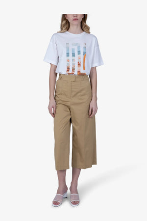 Hose mit eleganter Linienführung 03