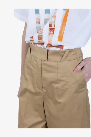 Hose mit eleganter Linienführung 06