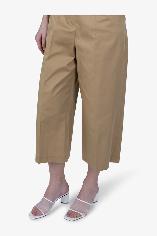 Hose mit eleganter Linienführung 07