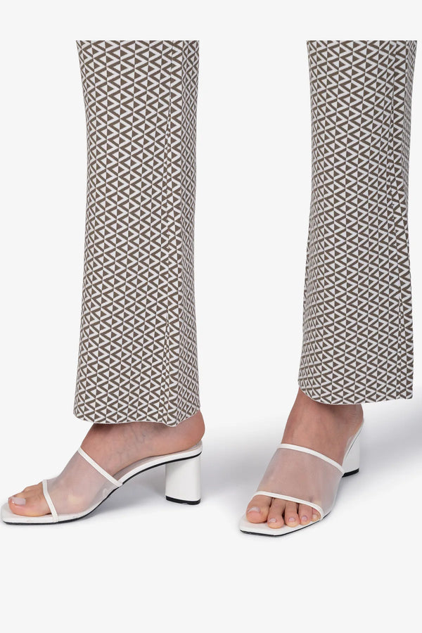 Flared-Hose mit grafischem Jacquard 07