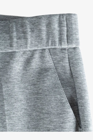 Hose mit moderner Silhouette 07