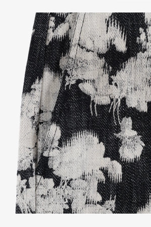 Jeanshose mit floralem Ätzdruck 07