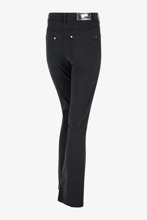 Jeans mit leicht ausgestelltem Bein 02
