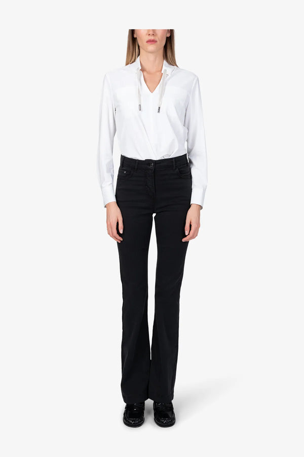 Jeans mit leicht ausgestelltem Bein 03