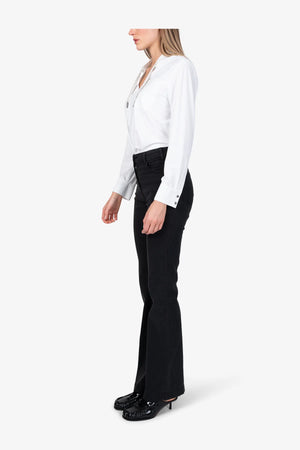 Jeans mit leicht ausgestelltem Bein 04