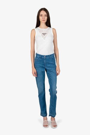 Jeans mit schmalem Bein 02