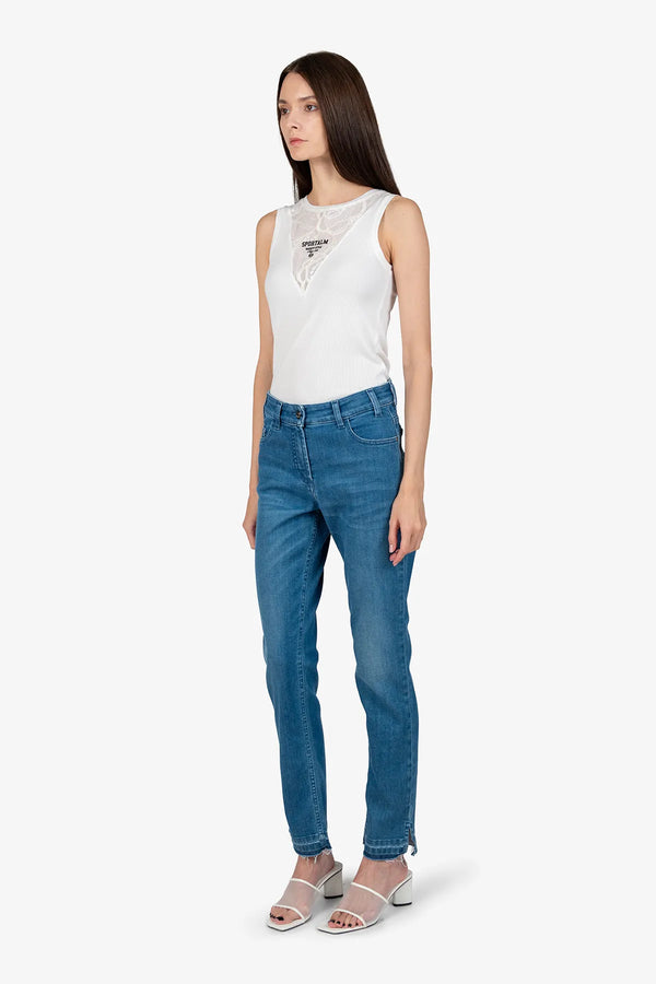 Jeans mit schmalem Bein 03