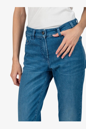 Jeans mit schmalem Bein 06