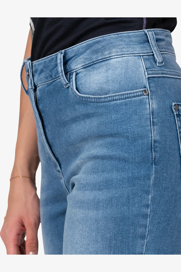 Skinny-Jeans mit Strass-Details 07
