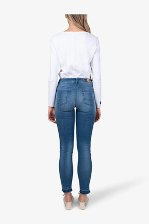 Schmale Jeans mit Fransensaum 05