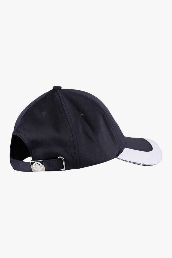 Cap mit Tape-Streifen auf Schild 02