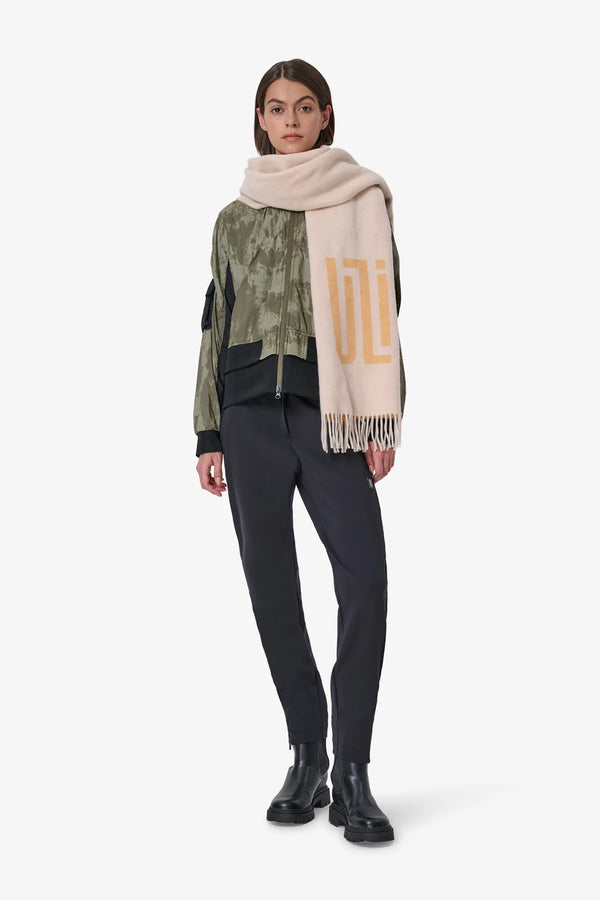 Wollschal mit Intarsia-Design 03