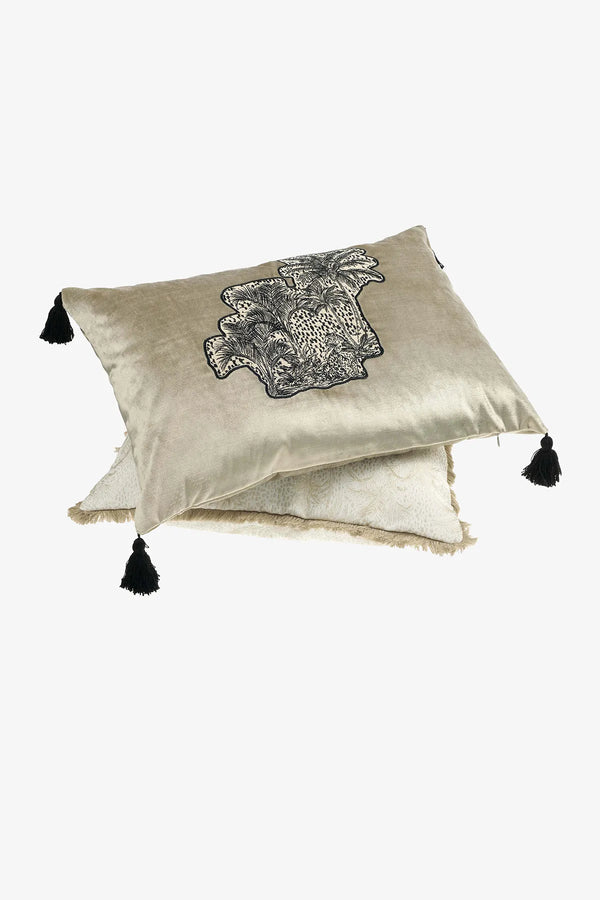 Zierkissen mit Palmenmotiv und Quasten 06